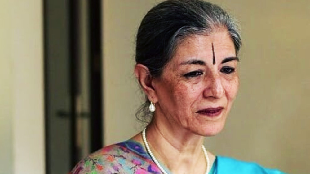 গীতা বলেন, ‘‘মডেল হিসাবে তো কখনও ছবি তোলাইনি। ফলে আমার সাধারণ কয়েকটি ছবিও ওই ফোটোগ্রাফারের কাছে পাঠিয়ে দিয়েছিলাম। ছেলেমেয়েরা সেগুলো বেছে দিয়েছিল। এর পর (মডেল হিসাবে) প্রথম ব্রেক পেয়ে যাই।’’