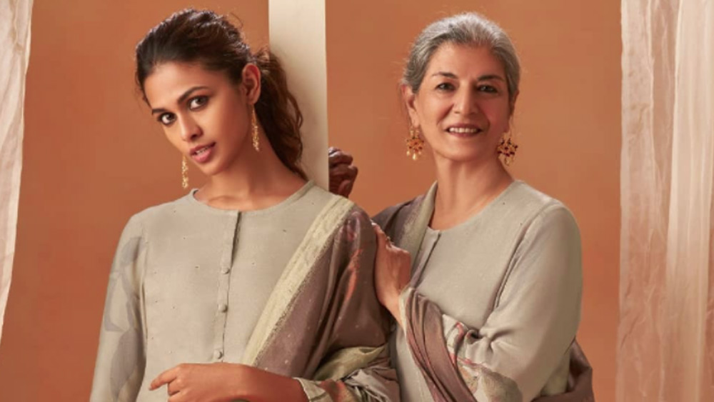 প্রথম কাজের পর গীতাকে আর পিছন ফিরে তাকাতে হয়নি। তিনি বলেন, ‘‘তরুণ তাহিলিয়ানির পর অন্য একটি ব্র্যান্ডের থেকে কাজের অফার এসেছিল। ওই ব্র্যান্ডের একটি শালের বিজ্ঞাপনে মডেল হওয়ার অফার এসেছিল। সাধারণত আমার মতো বয়সিরাই ওই শাল ব্যবহার করেন। ফলে রাজি হয়ে গিয়েছিলাম।’’