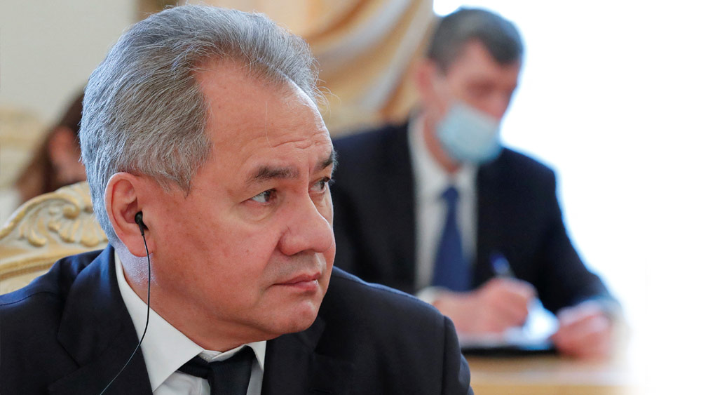 এককালে রাশিয়ার প্রেসিডেন্ট হিসাবে পুতিনের পর শোইগুকেই উপযুক্ত বলে ভাবা হত। রাশিয়ার সেনাবাহিনীর গুপ্তচর সংস্থার প্রধানের দায়িত্বে থাকা শোইগুর সঙ্গে পুতিনের ঘনিষ্ঠতার কথাও অজানা নয়। পুতিনের সঙ্গে সাইবেরিয়ার মাছ ধরতেও দেখা গিয়েছে তাঁকে। আমেরিকা এবং ব্রিটেনের সংবাদমাধ্যমের দাবি, ২০১৪ সালে ক্রাইমিয়ার যুদ্ধেও গুরুত্বপূর্ণ ভূমিকা ছিল শোইগুর। 