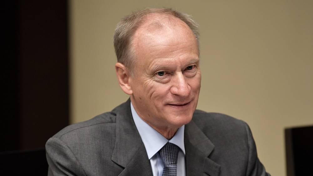 পুতিনের ঘনিষ্ঠ বলে পরিচিত রাশিয়ার নিরাপত্তা পরিষদের প্রধান নিকোলাই পাতরুশেভও। সত্তরের দশক থেকেই সেই সম্পর্কের সূত্রপাত। অনেকের মতে, পুতিনের নবরত্নের যে তিন জন অতি কাছের মানুষ, তাঁদের মধ্যে অন্যতম হলেন পাতরুশেভ। বাকি দু’জন হলেন, আলেকজান্ডার বর্তনিকভ এবং সের্গেই নারিশকিন।