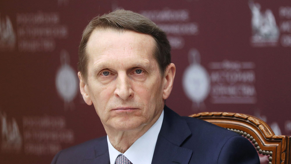 ২০১৬ সাল থেকে রাশিয়ার ফরেন ইন্টেলিজেন্স সার্ভিস-এর ডিরেক্টর হিসাবে দায়িত্বে রয়েছেন সের্গেই নারিশকিন। পুতিনের ঘনিষ্ঠ বৃত্তে থাকলেও সাম্প্রতিক কালে প্রকাশ্যেই তাঁদের সম্পর্ক নিয়ে প্রশ্ন উঠেছে। একটি ভিডিয়োতে দেখা গিয়েছে, তাঁকে ‘স্পষ্ট কথা’ বলার জন্য নির্দেশ দিচ্ছেন পুতিন।