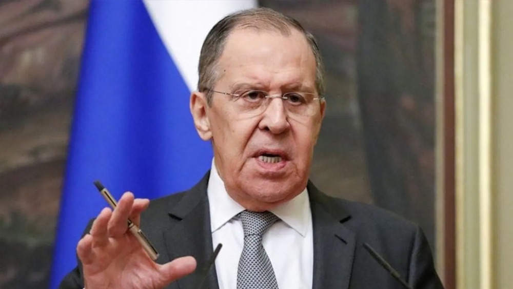 ইউক্রেনের যুদ্ধ নিয়ে তথকথিত মতানৈক্য থাকলেও রাষ্ট্রপুঞ্জের দরবারে তা নিয়ে গলা ফাটাতে দেখা গিয়েছে লাভরভকে। সম্প্রতি রাষ্ট্রপুঞ্জের নিরাপত্তা পরিষদে এই যুদ্ধের পক্ষে রাশিয়ার হয়ে নানা যুক্তি তুলে ধরেছেন তিনি।