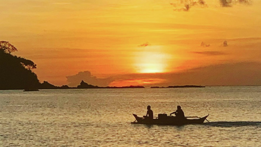 কফি কায়েতে প্রথম বার বেড়াতে যাওয়ার সুযোগ পাবে ১৩টি সংস্থা যারা মার্শালদের ওই দ্বীপ কিনতে চাঁদা দিয়েছে।