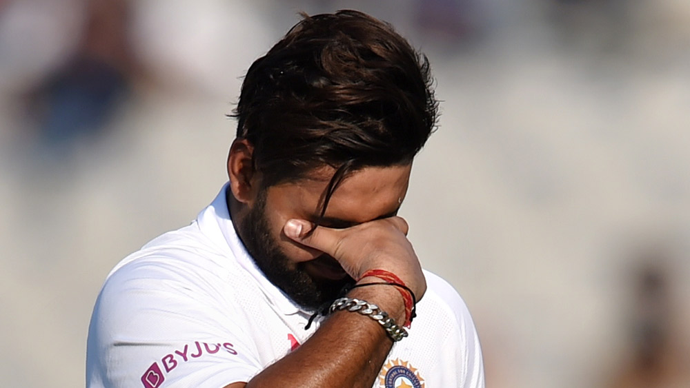 অন্য দিকে, ২০২২ সালে রোহিত শর্মার নেতৃত্বে পন্থের টি২০ কেরিয়ারের গড় মাত্র ২১.৩৪। তিনি এ বছর ২১টি ম্যাচ খেলে করেছেন মোট ৩৬৪ রান।