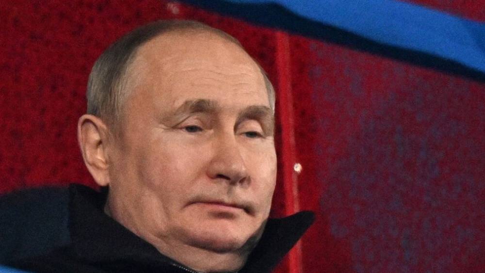 যদিও তাতে আলোচনা থামেনি। ক্রেমলিন যা-ই বলুক, পুতিন কোন রোগে আক্রান্ত তার বিভিন্ন রকম সম্ভাবনা নিয়ে বিভিন্ন মহলে জোর জল্পনা চলে প্রায় রোজই।