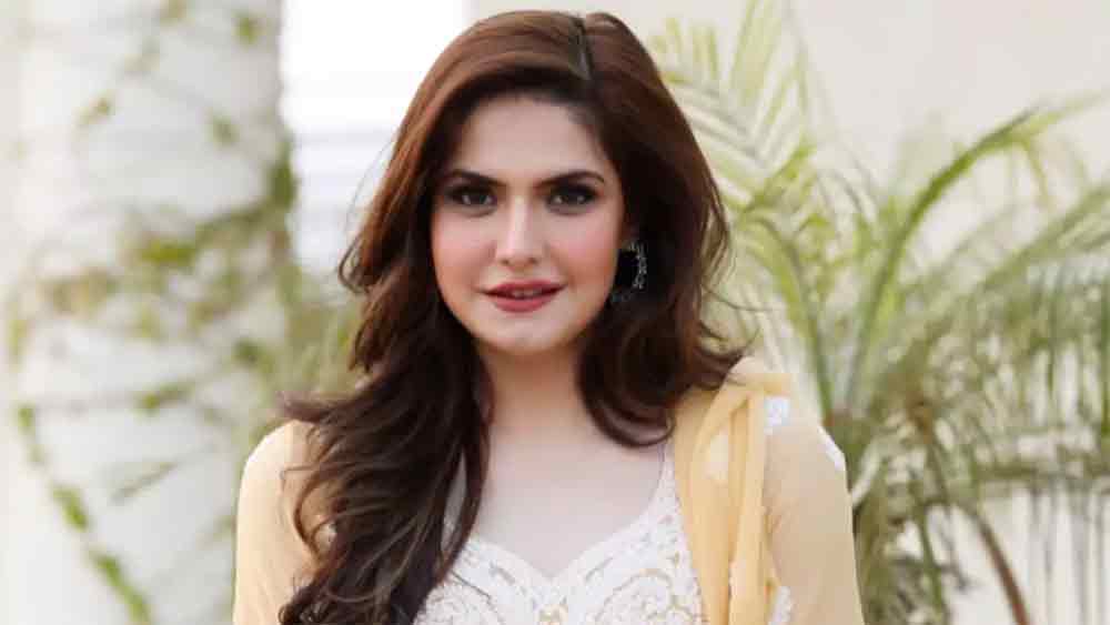 সাফল্য অধরা থাকলেও চেষ্টা করে গিয়েছেন জারিন। ব্লকবাস্টার ছবি ‘রেডি’-তে একটি আইটেম গানে মুখ দেখানোর পর অবশ্য ‘হাউসফুল-২’ পেয়ে গিয়েছিলেন। প্রথম দিনেই সে ছবি বিপুল মুনাফা কামিয়ে নেয়। তার পর থেকে হিন্দি ছবিতে বিশেষ দাগ কাটতে পারেননি। তামিল বা তেলুগু ছবিতে কাজ করেছেন। তবে সেখানেও অধরা সাফল্য। 