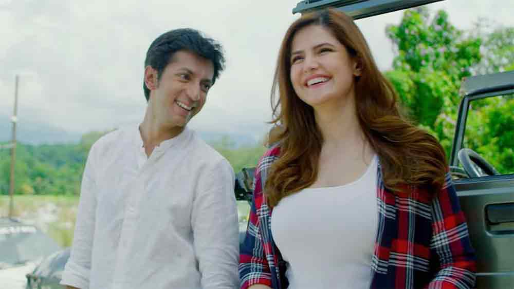 গত বছর একটি ওটিটি প্ল্যাটফর্মের জন্য অন্য রকমের কাজ করেছেন জারিন। নায়িকার খোলস ছেড়ে চরিত্রনির্ভর ‘হম ভি অকেলে তুম ভি অকেলে’-তে মুখ দেখিয়েছেন। সমকামী মানসী দুবের চরিত্রে তিনি মন্দ নন— এ কথা বলেছেন অনেকে। 