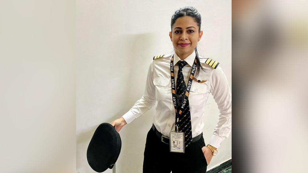 উদ্ধারকারী দলের হয়ে ইউক্রেন থেকে শিবানীরা পৌঁছন রোমানিয়ার বুখারেস্টে। সে অভিজ্ঞতার কথা ইনস্টাগ্রামে শেয়ার করেছেন তিনি। এয়ার ইন্ডিয়ার ককপিটে বসা শিবানীর ছবি দেখে তাঁকে বাহবা দিচ্ছেন নেটমাধ্যমে অনেকে।