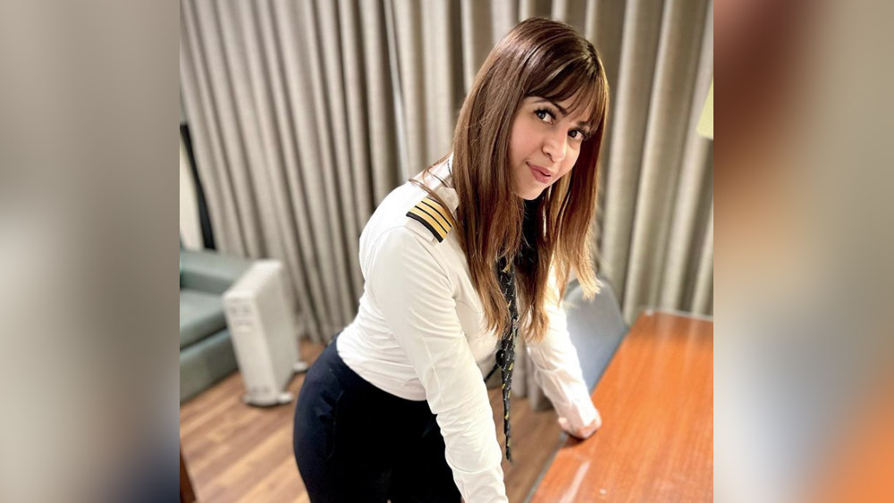 এয়ার ইন্ডিয়ায় তিন বছর ধরে কাজ করছেন শিবানী। তবে এ রকমের সুযোগ কখনও হয়নি। শিবানী বলেন, ‘‘এই প্রথম এ ধরনের অভিজ্ঞতার সাক্ষী হলাম। এই সুযোগ দেওয়ার জন্য আমি সত্যিই কৃতজ্ঞ।’’