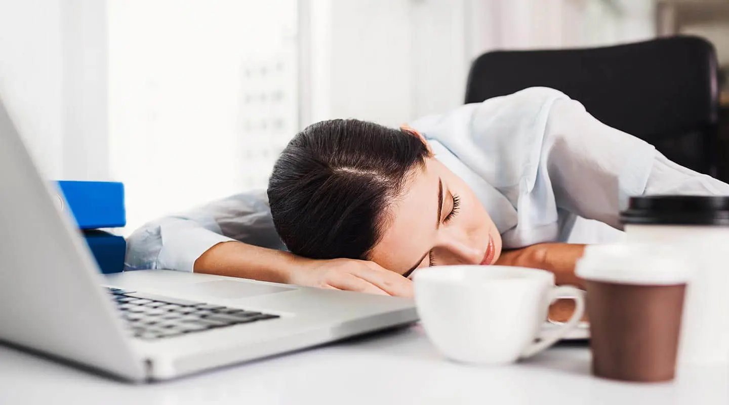 শরীরে ঘুমের প্রয়োজনীয়তা এড়িয়ে যাওয়া মানে নিজেরই ক্ষতি করা। 