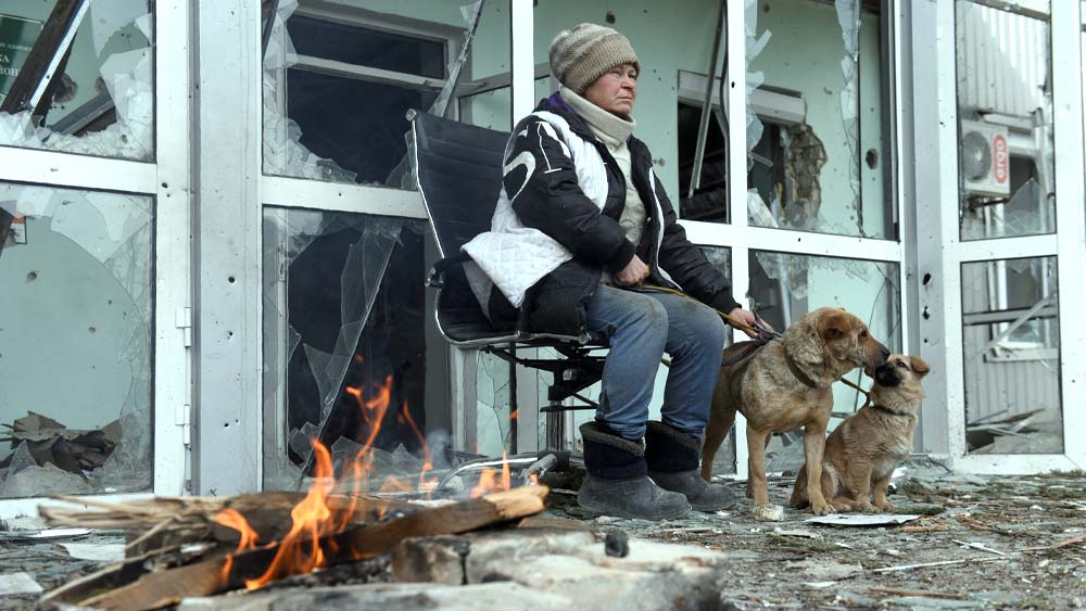 যুদ্ধবিধ্বস্ত কিভে গৃহহীন বহু নাগরিক।