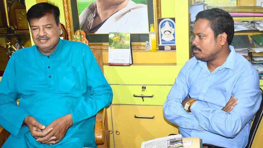 Parthapratim Roy visited Rabindranath Ghosh to seek best wishes for his political career