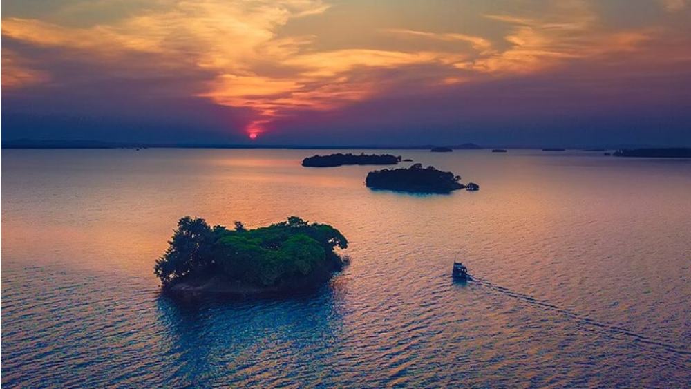 মুকুটমণিপুর।