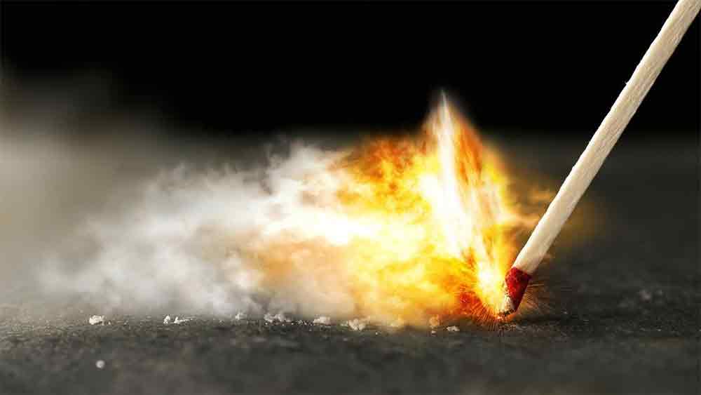 গবেষণাই ছিল হেনিগের জীবন। তবে সোনা পাওয়ার লক্ষ্যে বিপুল পরিমাণ মূত্র কোথায় পাওয়া যায়? অনেকের দাবি, পানশালার মালিকের সঙ্গে রফা করে মূত্র জোগাড় করার কাজে নেমেছিলেন হেনিগ।