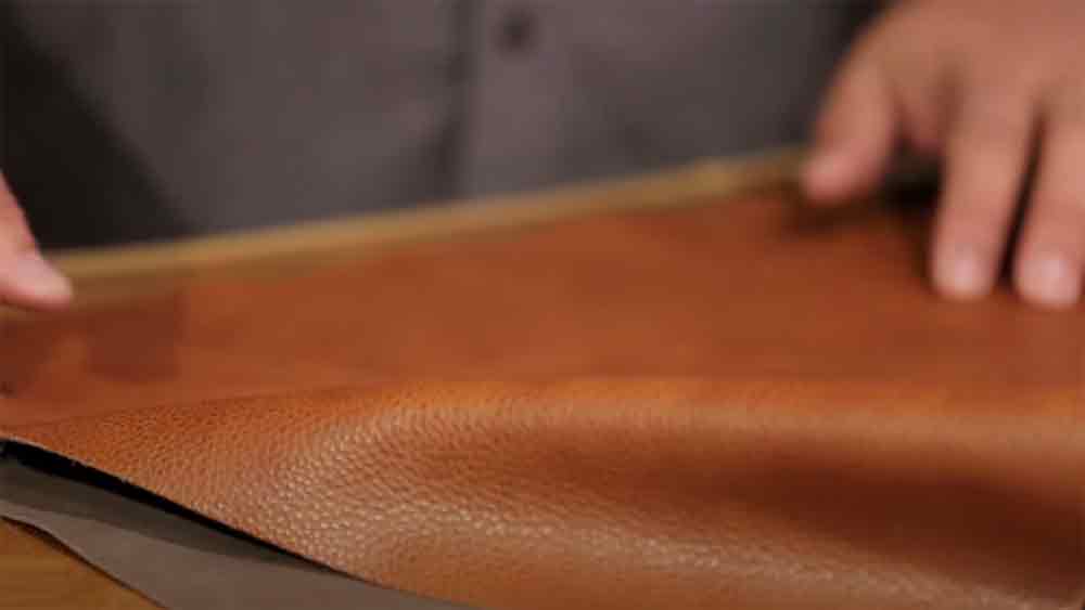 হেনিগের এই মূত্রাধারের জেরে তাঁর বাড়ির আশপাশে কেমন ‘সুবাস’ ছড়াত, সে নিয়ে আলোচনা পরে হবে। তবে সে যুগে এমন উদ্ভট শখ অনেকেই ছিল বলে দাবি। সেই সময় সার তৈরির কাজে, চামড়া নরম করতে মূত্রের ব্যবহার করা হত। এমনকি, দাঁত পরিষ্কারের জন্য মূত্র ব্যবহার করতেন অনেকে।