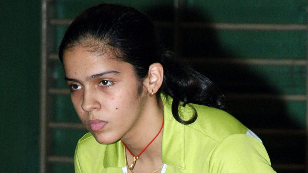 ২০০৭-এ মাত্র ১৭ বছর বয়সে অল ইংল্যান্ডে খেলেন। পরের পর প্রথম ভারতীয় হিসেবে বিশ্ব জুনিয়র চ্যাম্পিয়নশিপ খেতাব জেতেন সাইনা। সে বছরই বেজিং অলিম্পিক্সে প্রথম ভারতীয় মহিলা হিসেবে কোয়ার্টার ফাইনালে ওঠেন।