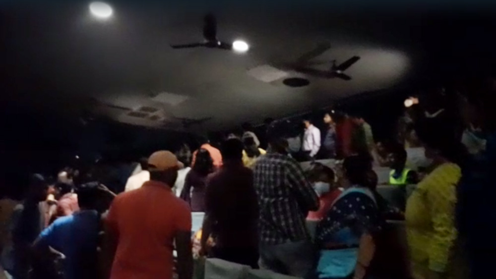 ‘দ্য কাশ্মীর ফাইলস’-এর আঁচ কলকাতাতেও? ছবি চলাকালীন কি গোলমাল নবীনা প্রেক্ষাগৃহে?