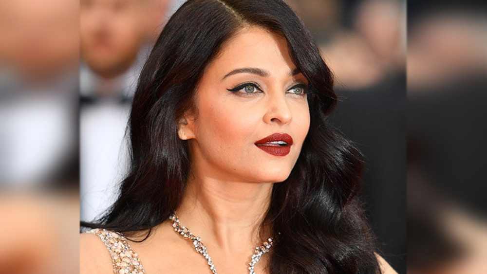 জবাবে সিমন যা বলেছিলেন, তার সবটা তিনি প্রকাশ্যে জানাতে পারেননি। বলেছিলেন, সেগুলো ছাপার অক্ষরে প্রকাশ করা অনুচিত। তবে  সিমন বুঝিয়ে দিয়েছিলেন তাঁর গ্রাহককে ছোঁওয়ার কোনও সুযোগই তিনি দেবেন না হার্ভেকে।