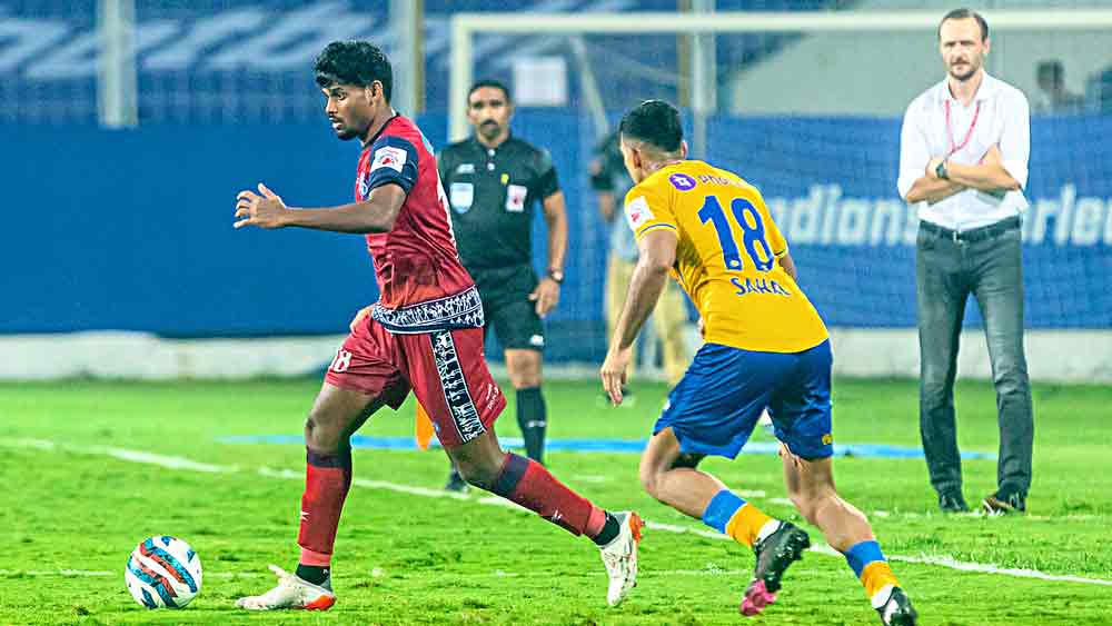 দুরন্ত: কেরলের বিরুদ্ধে প্রথম সেমিফাইনালে ঋত্বিক। আইএসএল।