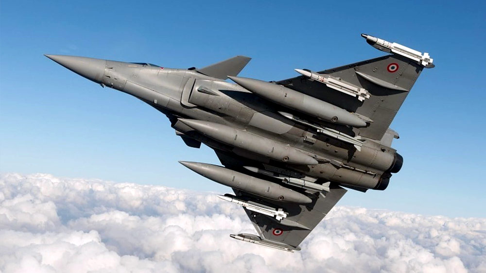 প্রায় প্রতিটি উন্নত দেশের কাছেই নিজস্ব যুদ্ধবিমান রয়েছে। যেমন ফ্রান্সের রাফাল, চিনের জে-১০সি, আমেরিকার লকহিড মার্টিন এফ-২২, রাশিয়ার মিগ এবং সুখোই। বিভিন্ন অস্ত্রশস্ত্র সজ্জিত হওয়ার পাশাপাশি এই যুদ্ধবিমানগুলি উচ্চগতিসম্পন্নও বটে।