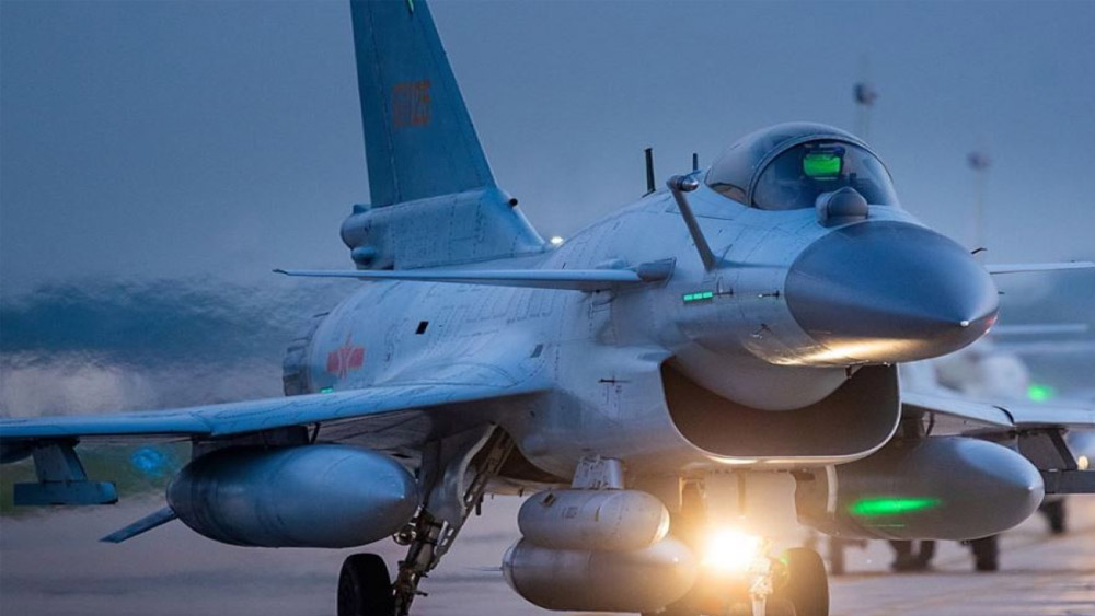 তবে সম্প্রতি চিনের কাছে থেকে জে-১০সি যুদ্ধবিমান কিনেছে ভারতের প্রতিবেশী তথা ভারতের সঙ্গে একাধিকবার সামরিক সঙ্ঘাতে জড়িয়ে পড়া পাকিস্তান।