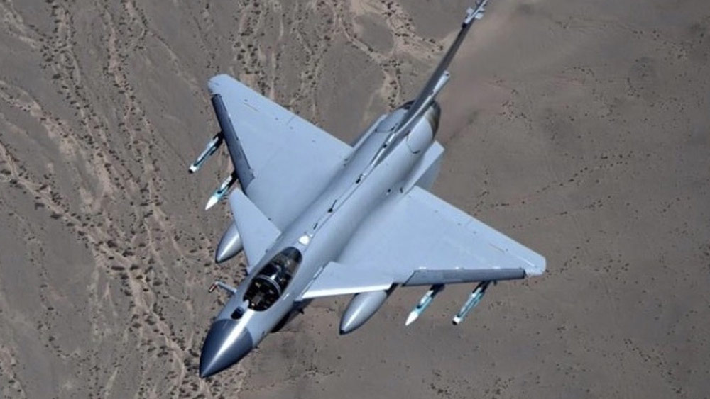 তবে শত্রু পক্ষের শিড়দাঁড়া ভেঙে দিতে কোন যুদ্ধবিমান বেশি কার্যকর? ভারতের কাছে থাকা রাফাল না কি পাকিস্তানের কাছে থাকা জে-১০সি।