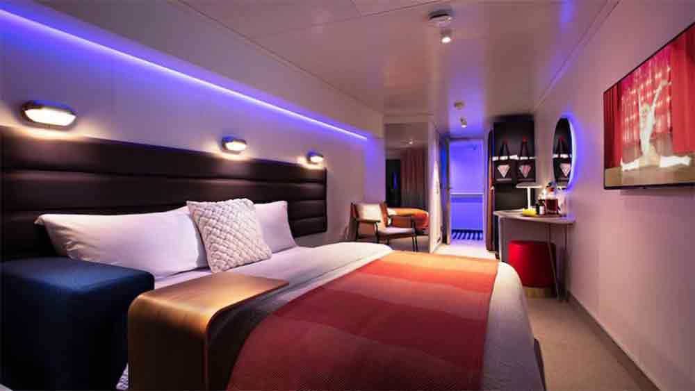 ২৭৮ মিটার দৈর্ঘ্যের এই প্রমোদতরীতে থাকতে পারেন ২৭৭০ জন যাত্রী। তাঁদের জন্য রয়েছে মুড লাইটিং-সহ ১৩৩০টি বিলাসী কেবিন। এ ছাড়াও, ‘রকস্টার’ স্যুইট রয়েছে ৭৮টি। সঙ্গে চারটি ‘মেগাস্টার’ স্যুইট। এতে বার হট টাব এবং মিউজিক রুমও রয়েছে।