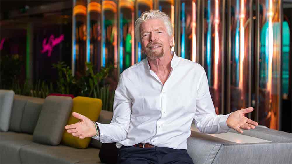 প্রমোদতরীতে বিনোদনের যে ঢালাও বন্দোবস্ত রয়েছে ব্র্যানসনের মন্তব্য থেকে তা বোঝা যায়। তিনি বলেন, ‘‘আমি বিশ্বাস করি, (রেস্তরাঁয়) প্রতিটি টেবলে বসা মানুষজনের নাচে অংশ নেওয়া উচিত। আমাদের রকস্টার স্যুইটে সে জন্য টেবিলের সঙ্গে সিঁড়ি লাগানো রয়েছে। যাতে সিঁড়ি বেয়ে টেবলের উপরে উঠে যে কেউ নাচ শুরু করতে পারেন।’’