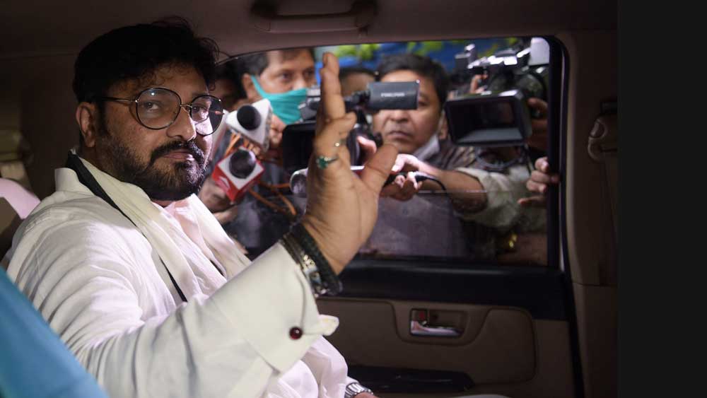 ‘‘আমার তৎকালীন সর্বোচ্চ ‘বস্’দের কথাও শুনিনি। সব কিছু ছেড়ে, রাজনীতিও ছেড়ে দেওয়ার সংকল্প নিয়ে মুম্বই চলে গিয়েছি।’’