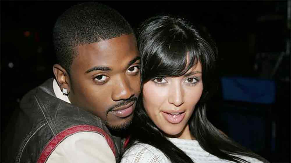 সে সময় একটি ক্যামকর্ডারও সঙ্গে নিয়ে গিয়েছিলেন কিম এবং রে। ছুটির মজাদার ছবি ছাড়াও তাতে বন্দি হয়েছিল দু’জনের ঘনিষ্ঠ মুহূর্ত।