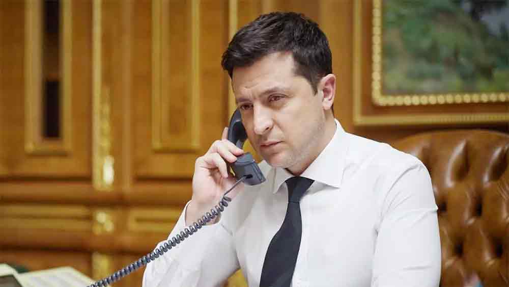 যুদ্ধের চতুর্থ সপ্তাহে কার্যত সুর নরম হয়েছে দু’পক্ষেরই। ইউক্রেনের আশা, আগামী মে মাসের মধ্যে যুদ্ধে শেষ হতে পারে। ইতিমধ্যেই রাশিয়াপন্থী ডনেৎস্ক এবং লুহানস্কের বিষয়ে রাশিয়ার সঙ্গে সমঝোতায় যেতে প্রস্তুত বলে জানিয়েছেন জেলেনস্কি। অন্য দিকে, রাশিয়াও বুঝতে পারছে যে কিভ দখল করা প্রায় অসম্ভব হয়ে পড়ছে।