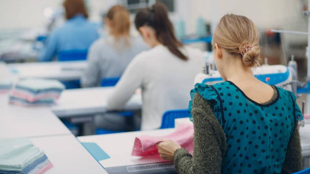 যুদ্ধের আবহে বহু কর্মীকেই সেখানে পাঠাতে পেরেছেন তিনি। যাঁরা যেতে পারেননি, তাঁরা দেশে থেকে কাজ করছেন।