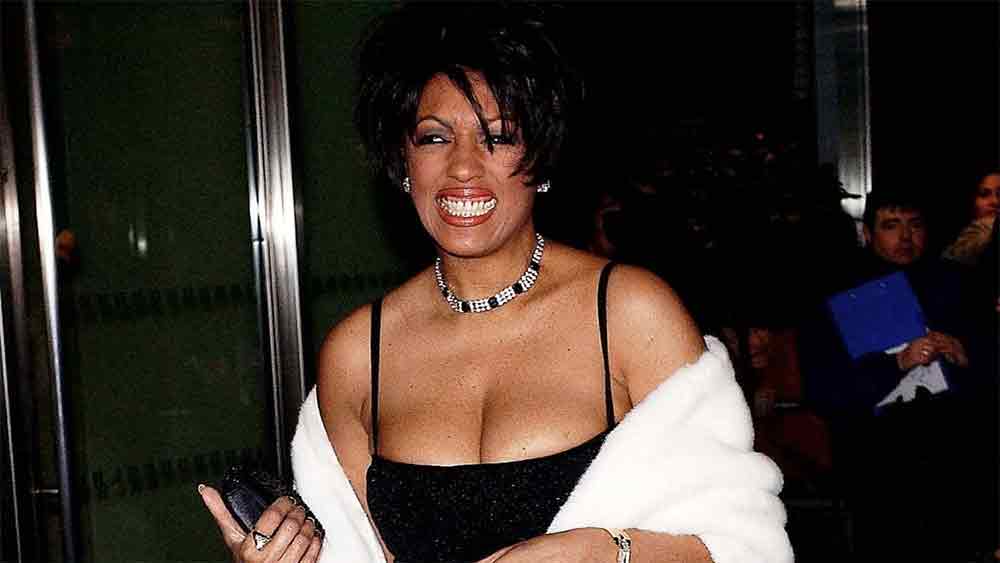 যদিও সে সময় চার্লস এবং শীলার প্রেমের সম্পর্ক নিয়ে গুঞ্জন কম হয়নি। শীলার মতে, ওই গুঞ্জনের জেরেই তাঁর কাছে আসতেন না কোনও পুরুষ। সে কারণেই তিনি সঙ্গীহীন হয়ে পড়েছিলেন।