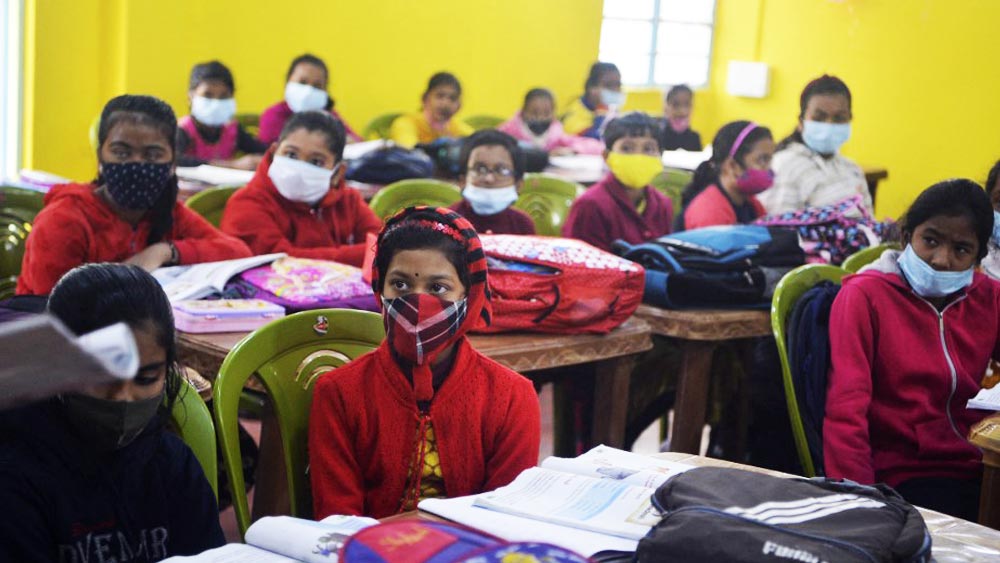 স্কুলে এ বার নীল সাদা ইউনিফর্ম, থাকবে  বিশ্ববাংলা লোগো,  সিদ্ধান্ত রাজ্য সরকারের