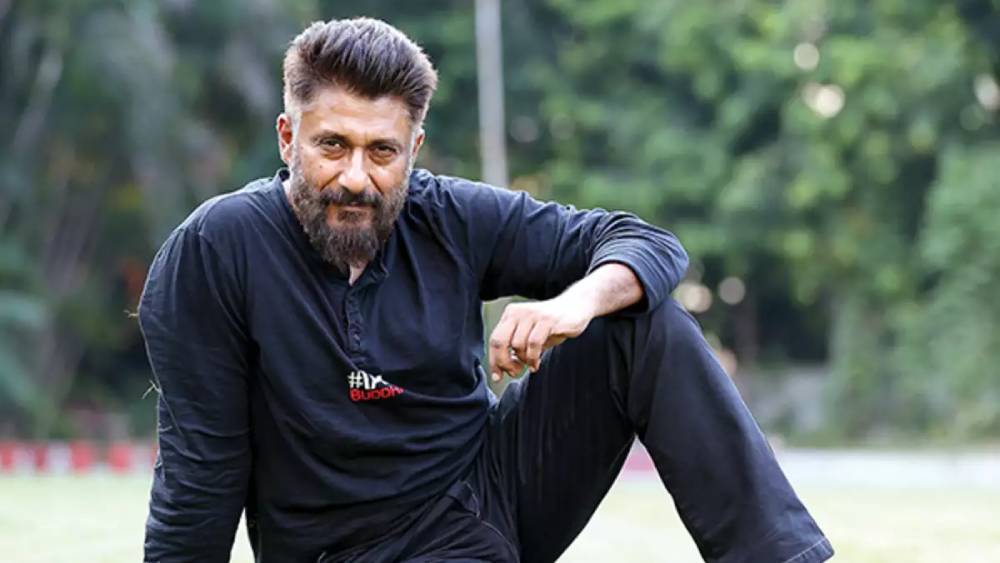 তিন বছর পর অন্য বিবেককে দেখেছিল বলিউড। এ বার ‘দ্য তাসখন্দ ফাইলস… ’-এর পাতা খুলে চমকে দিয়েছিলেন তিনি। চমকের যে আরও বাকি ছিল, তা কে জানত! ‘কাশ্মীর ফাইলস’ দিয়ে সে কাজটাই বোধ হয় সারছেন বিবেক! 