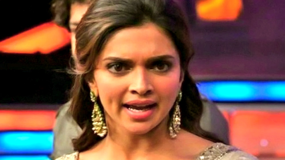 অনুষ্কার বিরুদ্ধে পারিশ্রমিক কমিয়ে দীপিকার প্রাপ্য ছিনিয়ে নেওয়ার অভিযোগ এনেছিলেন দীপিকা ঘনিষ্ঠরা। অভিযোগ ওঠার পর সরব হন অনুষ্কা। পাল্টা দীপিকা এবং তাঁর ঘনিষ্ঠদের বিরুদ্ধে তাঁকে অপমান করার অভিযোগ আনেন অনুষ্কা।