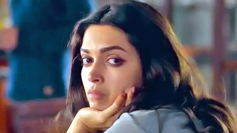 জনসমক্ষে এলেও দীপিকা-অনুষ্কা বিতর্ক নিয়ে কিন্তু বিস্তর জলঘোলা হয়নি। মনে করা হয় এর সম্ভাব্য কারণ এই বিষয়ে দীপিকার নীরব থাকা।