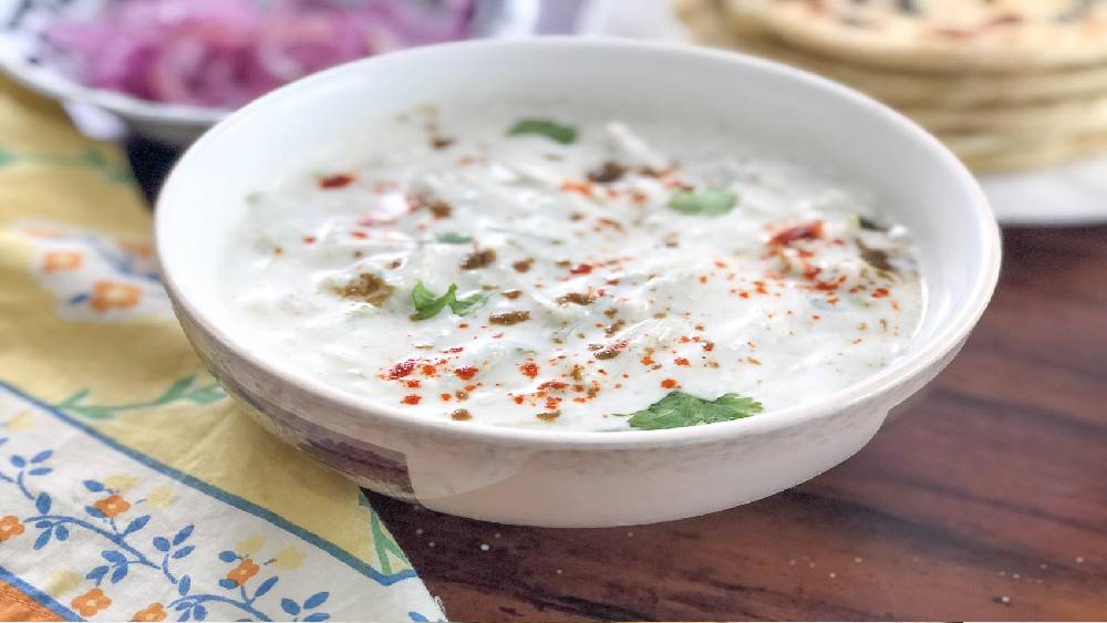 গরমকালে লাউয়ের রায়তাও বানিয়ে দেখতে পারেন।