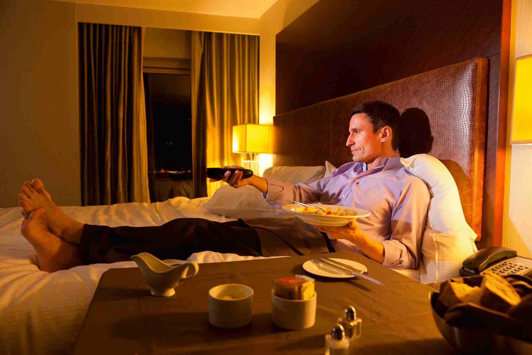 তাই রাতের খাওয়া সেরে কিছু ক্ষণ বসে বিশ্রাম নিন। 