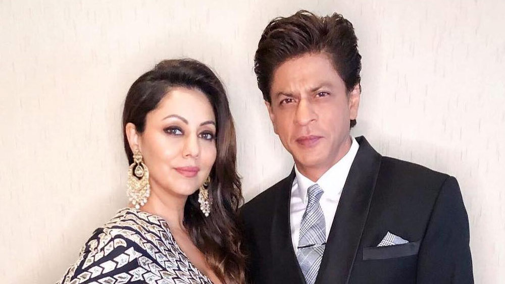 ভারতের অন্যতম প্রযোজনা সংস্থা ‘রেড চিলিজ এন্টারটেনমেন্ট অ্যান্ড ভিএফএক্স’ সংস্থারও মালিকানা রযেছে শাহরুখের। ২০০২ সালে শাহরুখ এবং তাঁর স্ত্রী গৌরী খান মিলে এই প্রযোজনা সংস্থা শুরু করেন। এর আগেও শাহরুখের একটি প্রযোজনা সংস্থা ছিল। কিন্তু লাভের মুখ না দেখায় তা বন্ধ করেন তিনি। এই সংস্থার একটি নিজস্ব ভিএফএক্স স্টুডিয়ো রয়েছে। এই সংস্থার বার্ষিক আয় প্রায় ৫০০ কোটি টাকা।