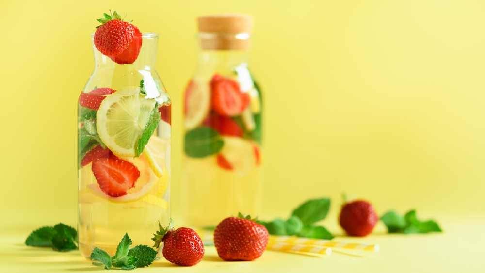 স্কুল, কলেজ কিংবা অফিসে যাওয়ার সময়ে সঙ্গে রাখতে পারেন বিভিন্ন রকম পানীয়।