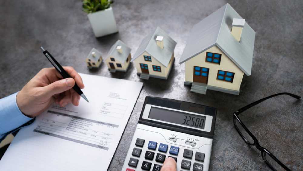 নতুন সম্পত্তির দাম, বিক্রি হওয়া ইউনিটের চেয়ে কম হলে, ভারতের আয়কর আইন অনুযায়ী কোনও বিনিয়োগকারীকে ওই বাকি অর্থের উপরে কর দিতে হবে। যদিও এক জন কর প্রদানকারী ব্যক্তি শুধুমাত্র এক বারই এই ধরনের ছাড় পেতে পারেন।