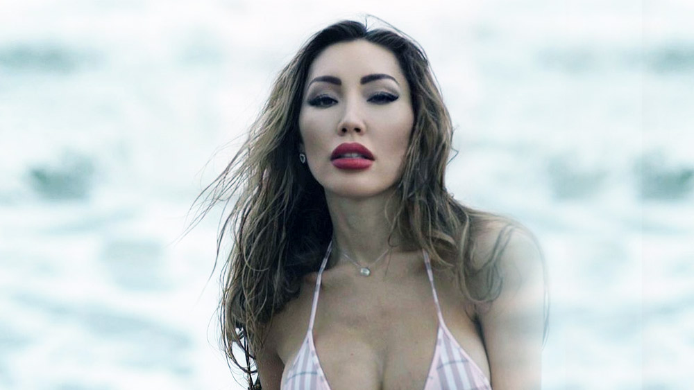 রোজার যখন কুড়ি বছরের কিছু বেশি বয়স, তখন তাঁকে প্রথম বিশেষ একটি অভিযানে পাঠানো হয়েছিল। মাদকক্র এবং মানব পাচারকারীদের ধরার জন্য তাঁকে পাঠানো হয়েছিল।