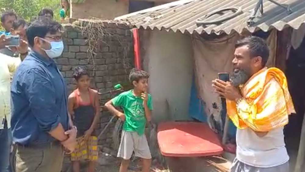 ফিরব না বলেও পুলিশি আশ্বাসে বগটুইয়ের পথে নিহতের পরিবার, দেখা হবে মুখ্যমন্ত্রীর সঙ্গে