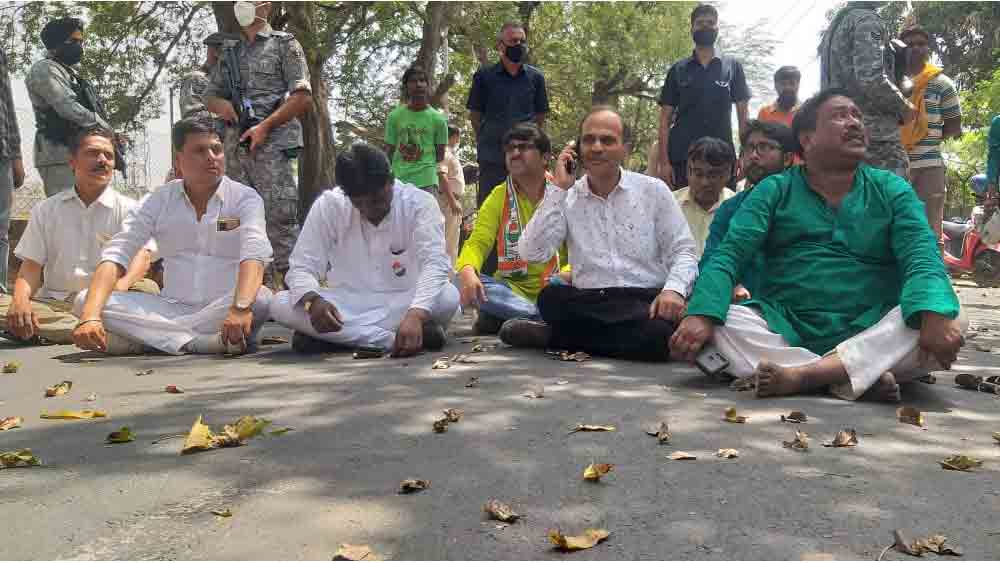 সরাসরি: রামপুরহাটের উদ্দেশে রওনা দিলেন মমতা, শ্রীনিকেতনে ধর্নায় অধীর