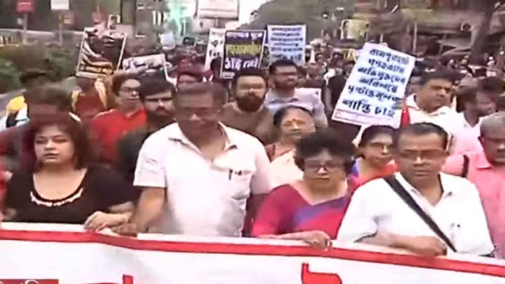 সরাসরি: বগটুই-কাণ্ডের প্রতিবাদে পথে নামলেন বিশিষ্টেরা, মিছিলে কমলেশ্বর-অনীক-অম্বিকেশ