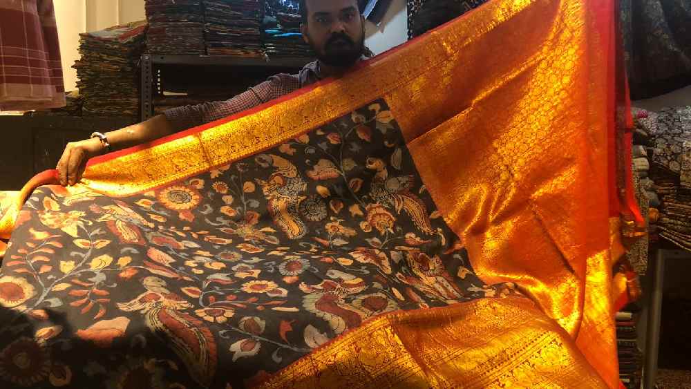 হাতে আঁকা কাঞ্জিভরম।