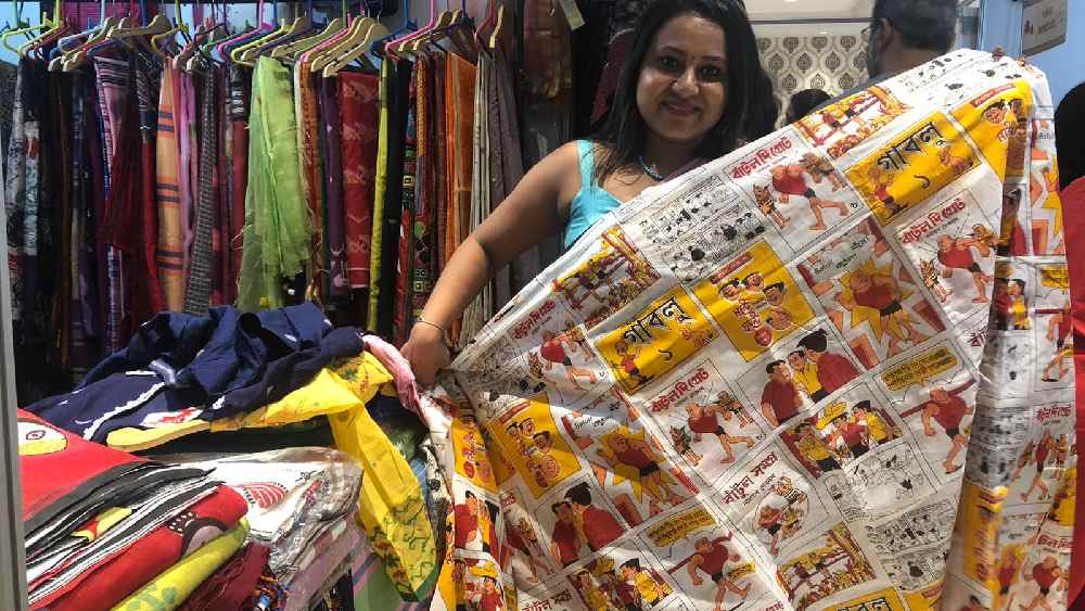 নারায়ণ দেবনাথের কমিক্‌স শাড়িতে।