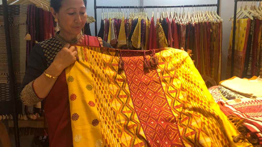 হলুদ দিয়ে রং ধরানো অসমের সিল্ক।