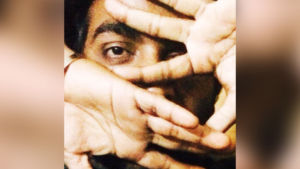 তবে সংবাদমাধ্যম ও সাধারণের অগোচরেই তিনি দীর্ঘদিন ধরে বহু মানুষের উপকার করে চলেছেন। 